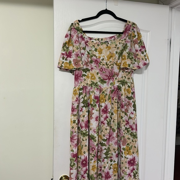 Floral dress - Picture 2 of 5